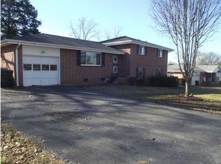 49 Stuart Rd, Fort Oglethorpe, GA 30742