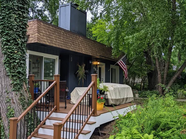 497 Elkinford Dr, White Lake, MI 48383