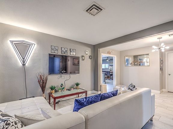 5th image of 2530 Sunrise Ave
