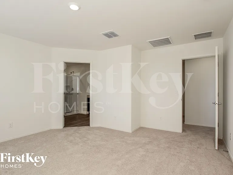 8434 S 258th Dr — Photo 5