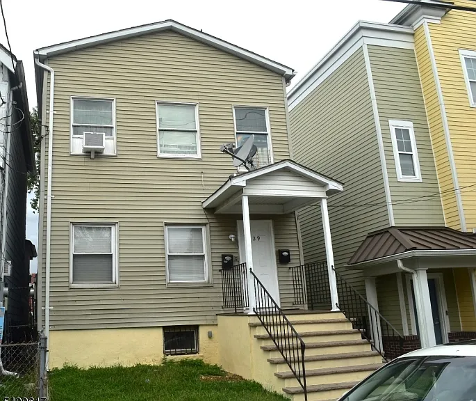 129 Central Pl #2 — Photo 2