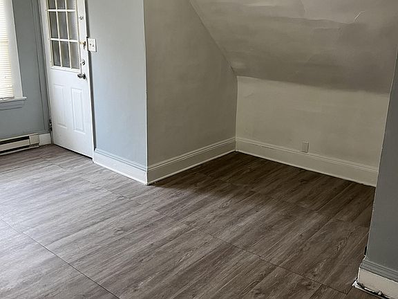 5th image of 11509 Whitmore Ave #3