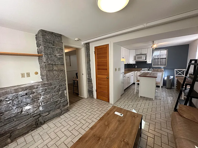 413 N Cayuga — Photo 53