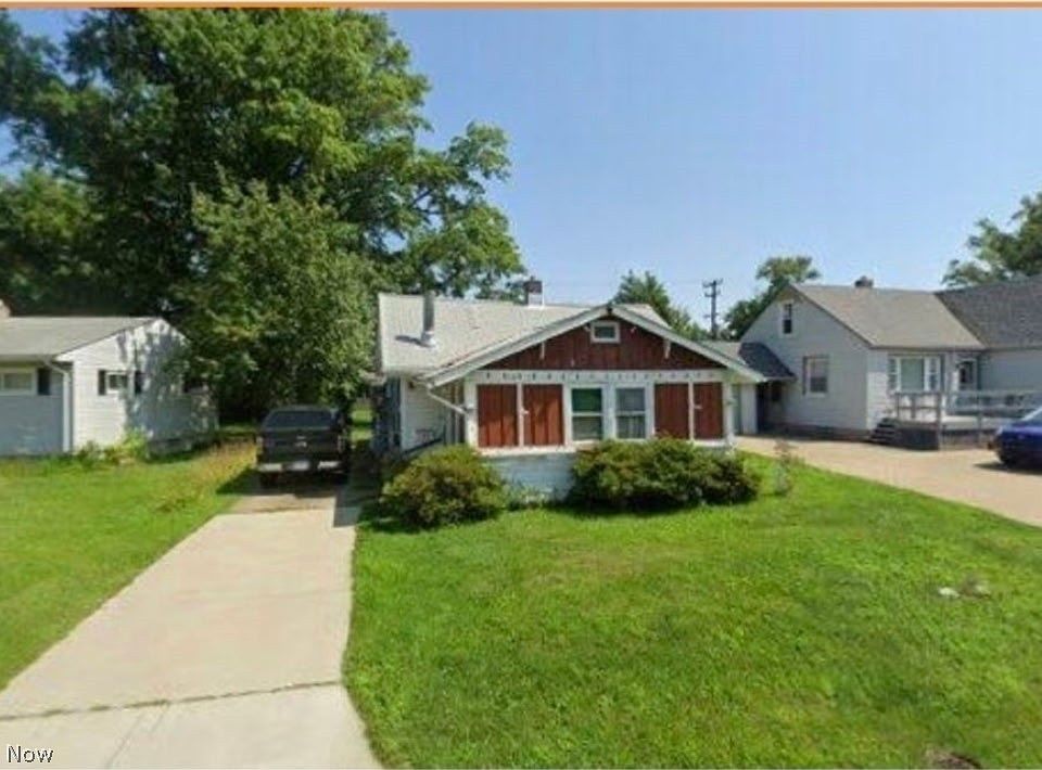 1st image of 143 S Point Dr