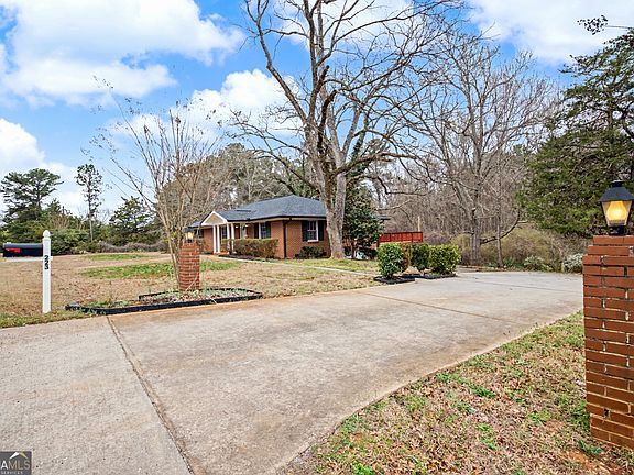 3rd image of 223 Standing Rock Rd