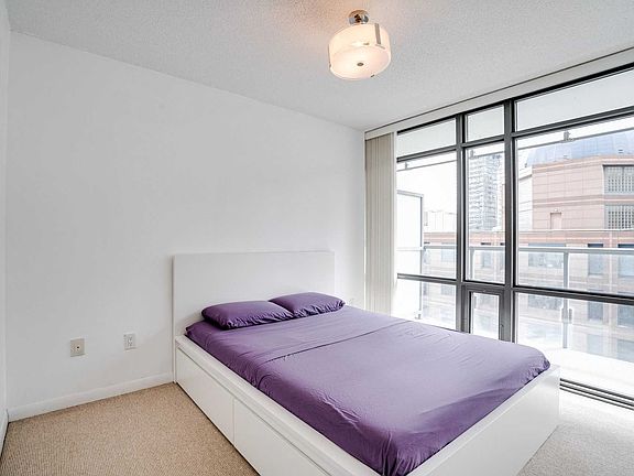 5th image of 38 Grenville St #1206