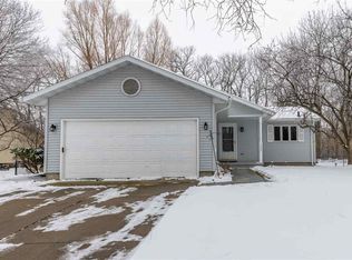 1526 Danish Dr, Cedar Falls, IA 50613