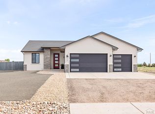 623 E Fredonia Dr, Pueblo West, CO 81007