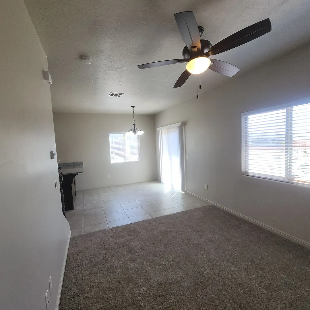 Available August 20! Beautiful 3 bed, 2.5 bath with Community amenities! — Photo 4
