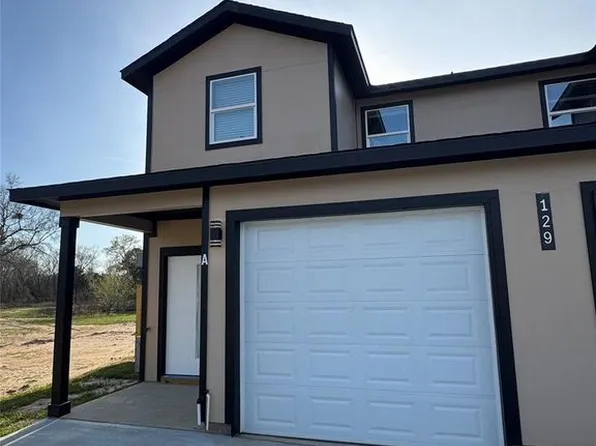 113 S 10th St #B, Conroe, TX 77301