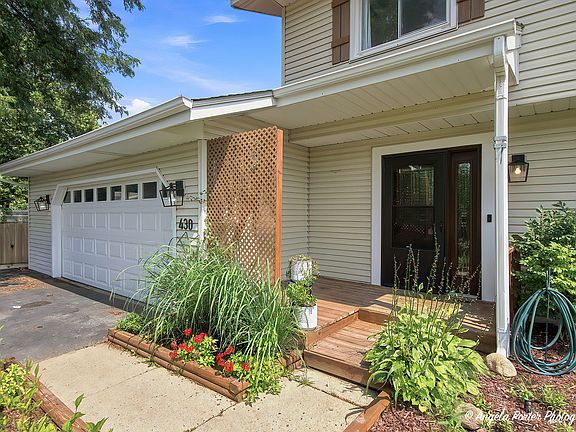 2nd image of 430 Shagbark Ln