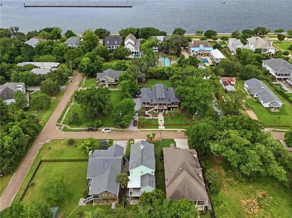 1711 Claiborne St, Mandeville, LA 70448