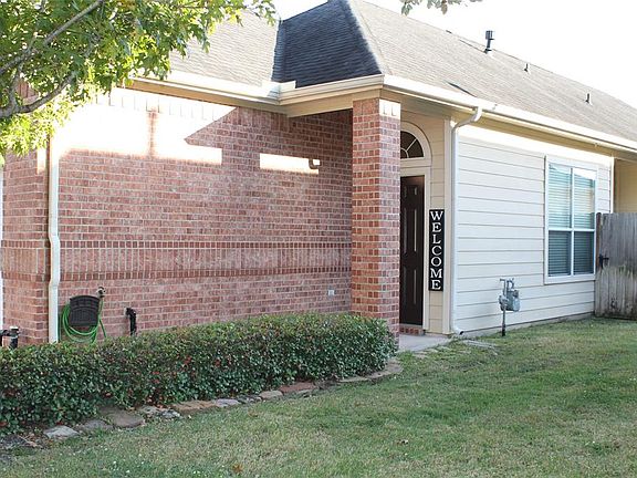 3rd image of 914 Sweet Pine Dr