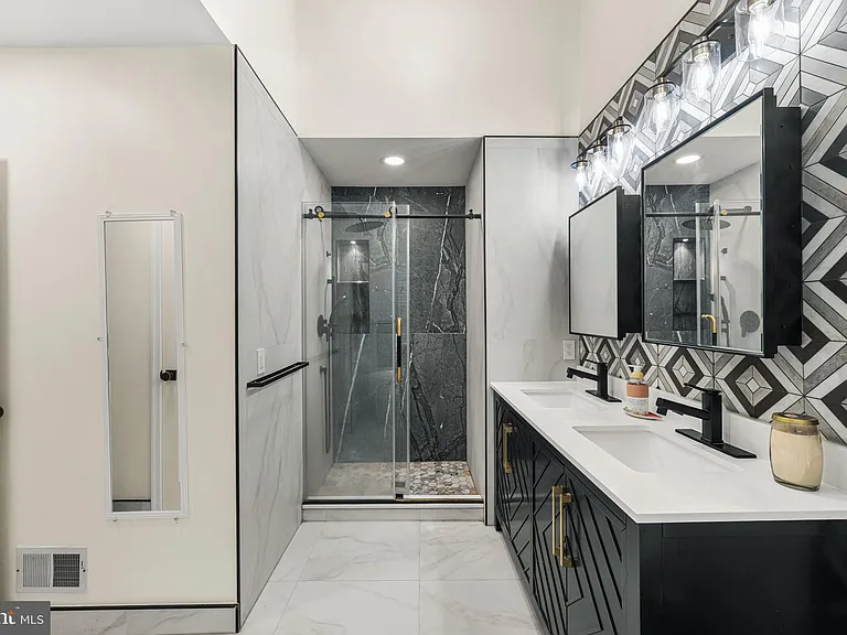 8 Henry Ct — Photo 14