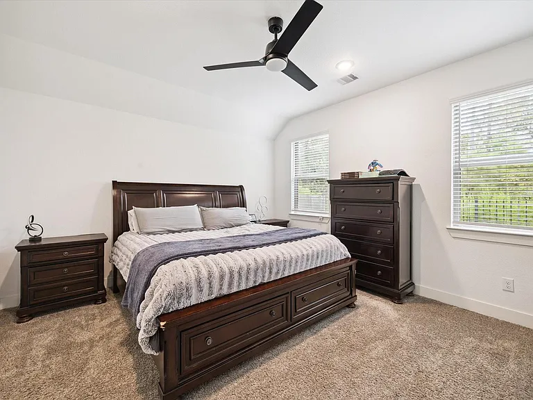 1600 Portia Ln — Photo 9