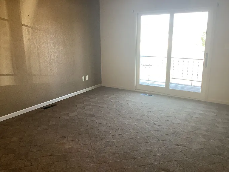 931 Foster Dr — Photo 3