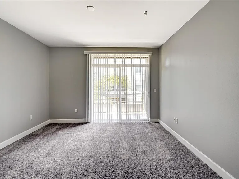 Stadium House Apartments — Photo 80