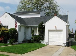 3452 Park Ave, Oceanside, NY 11572