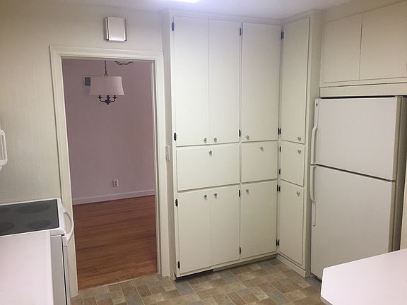 5th image of 600 W Knoll Crest Dr