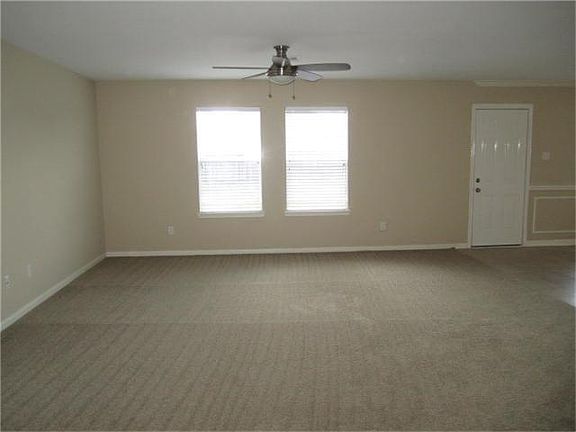 5th image of 11711 Elizabeth Ct