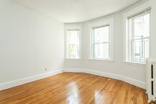 49 Worthington St Photo 1