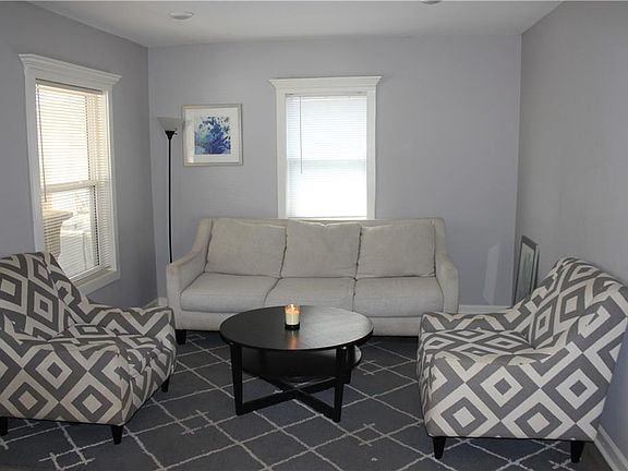 3rd image of 400 Norton Ave
