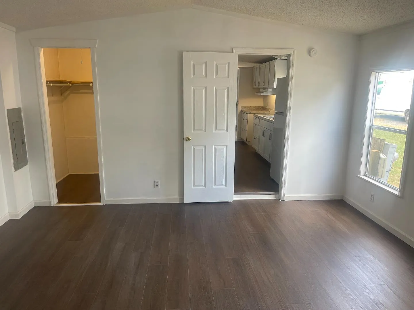 2619 Boyce St — Photo 2