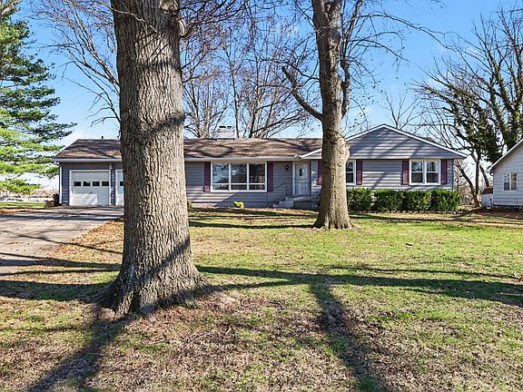 2nd image of 803 NW Black Twig Ln