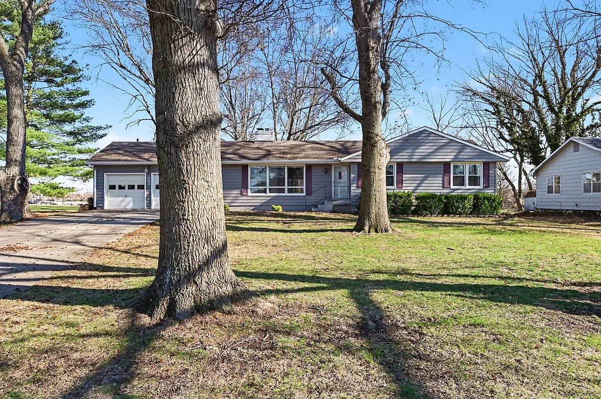 Building Photo - 803 NW Black Twig Ln