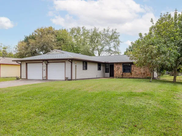 8005 Lakeside Way, Fort Pierce, FL 34951