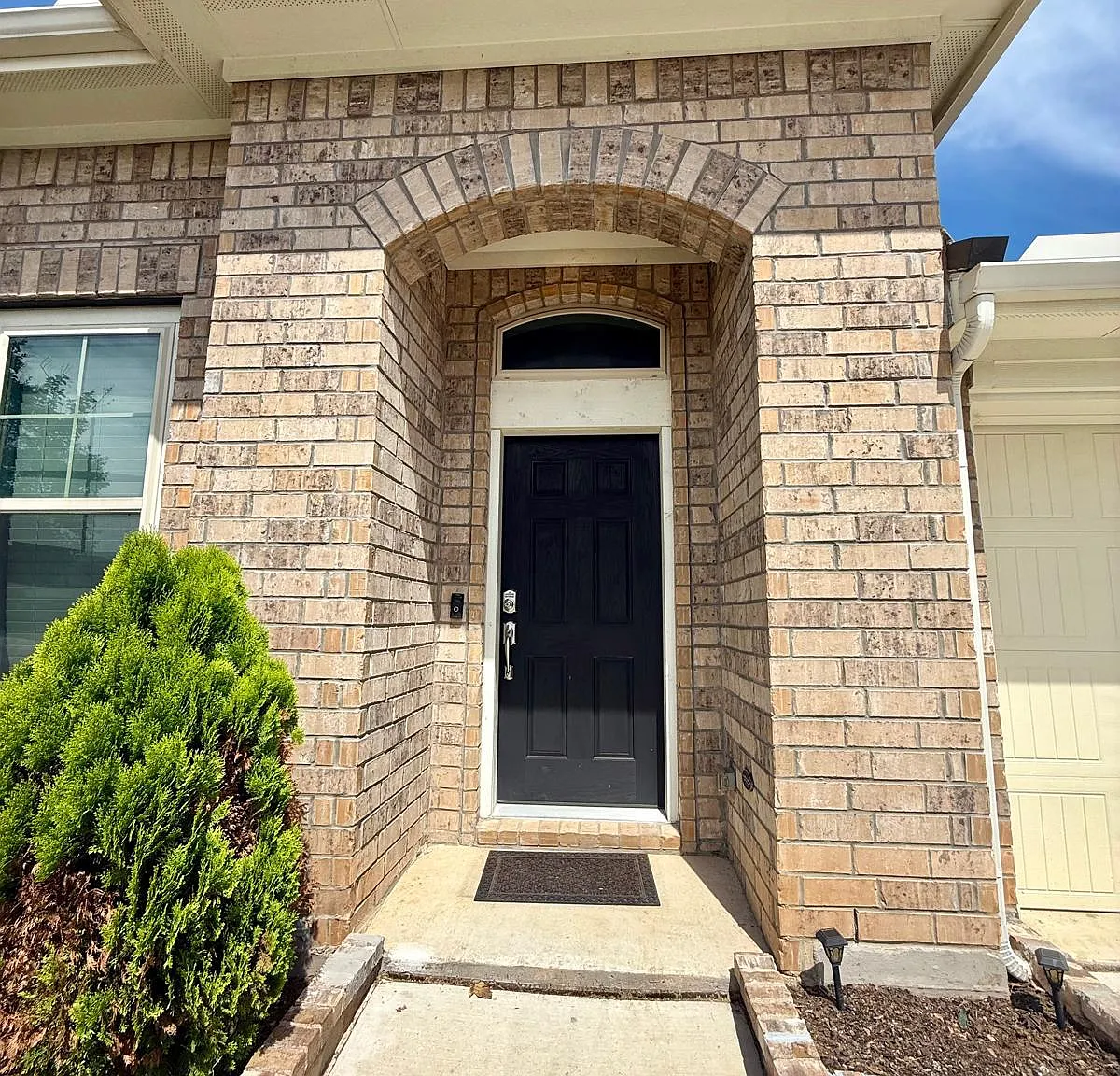 3 bed, 2249 sqft, $2,900 — Photo 3