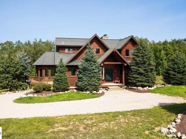 509 N Advance Rd, East Jordan, MI 49727