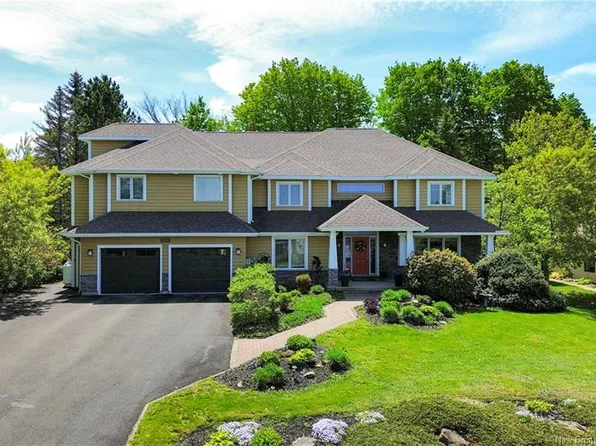 313 Lavoie St, Dieppe, NB E1A 6R8