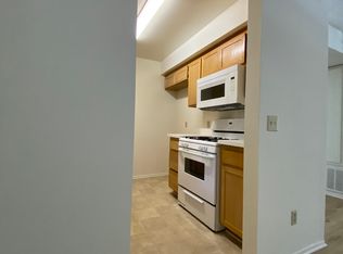 22501 Del Valle, Woodland Hills, CA 91364