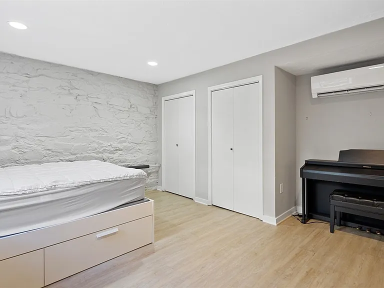 340 Harvard St #B — Photo 11