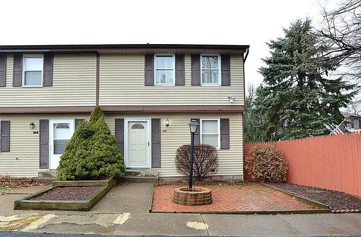 1st image of 300 Parkwood Dr