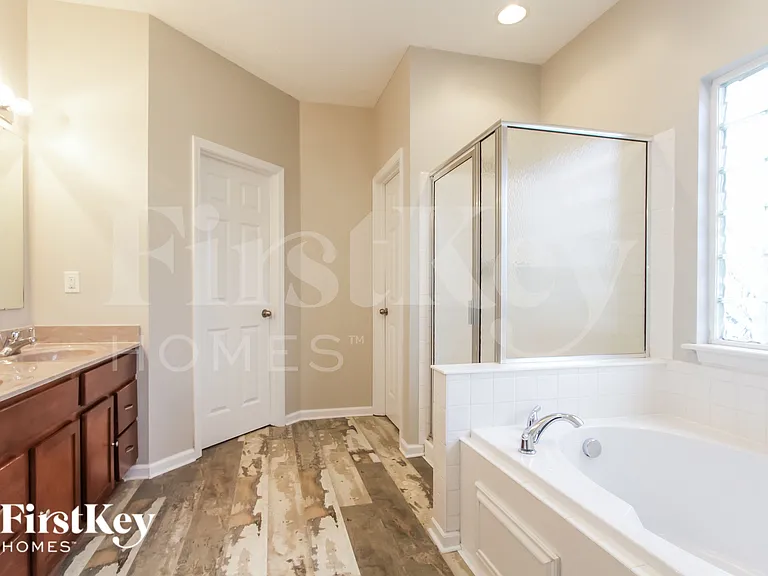 1526 Old Thicket Ct — Photo 12
