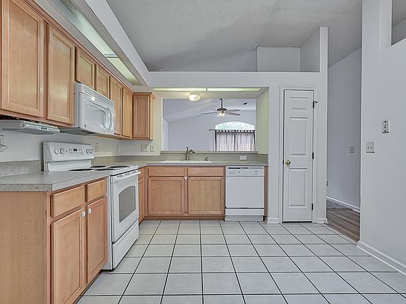 3rd image of 6676 Morse Glen Ln