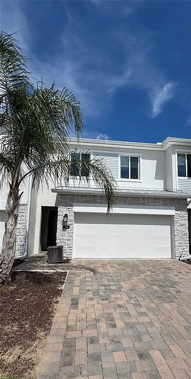 3 bed, 2.5 bath, 1864 sqft, $2,500 — Photo 1