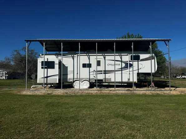 101 Tupelo 1 N, Palacios, TX 77465