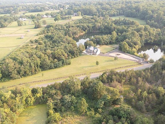 2nd image of 1101 Mountain Rd