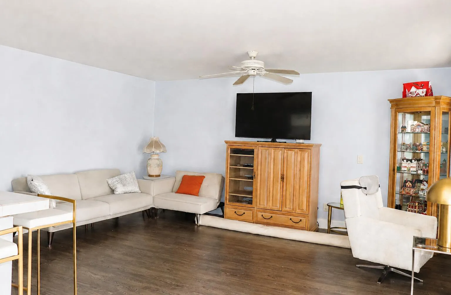 2 bed, 2.0 bath, 880 sqft, $1,700 — Photo 2