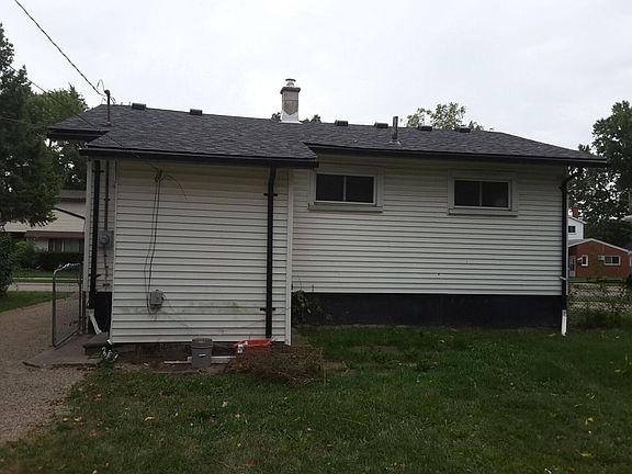 3rd image of 7565 Yacht Ave