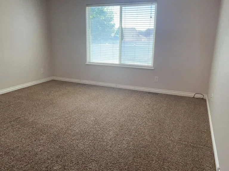 1537 Foxglove Ave — Photo 8