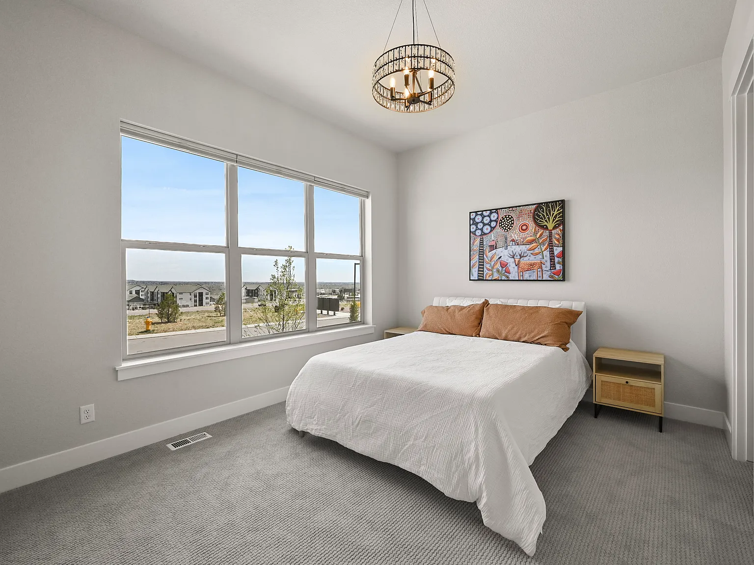 3 bed, 4288 sqft, $5,000 — Photo 4