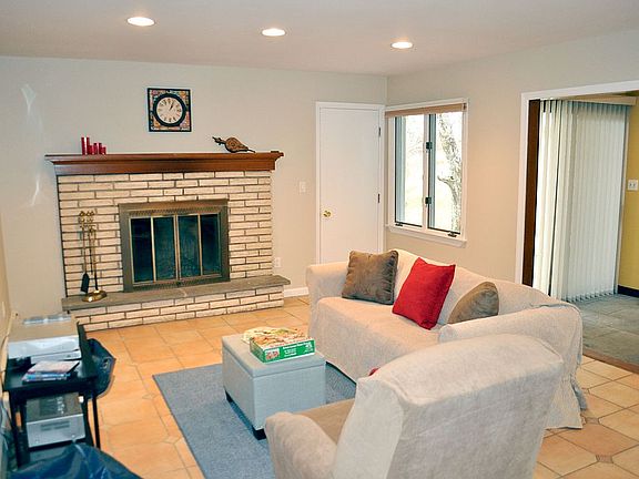 5th image of 1822 Blossom Ct