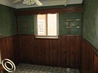 3rd image of 989 Moran Ave