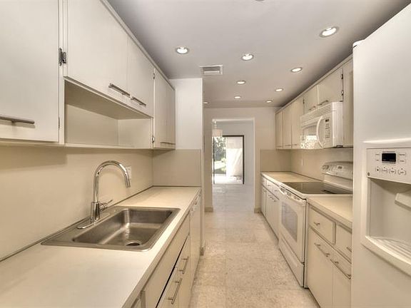2nd image of 3010 Lakewood Ln #319