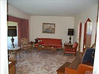 4th image of 7 Woodview Dr