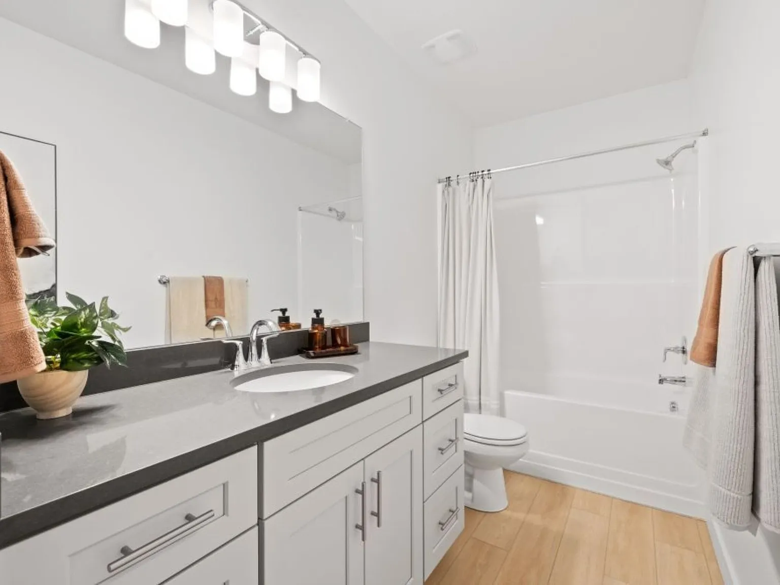 Beautiful new construction. 1 bed, 1 bath basement — Photo 3